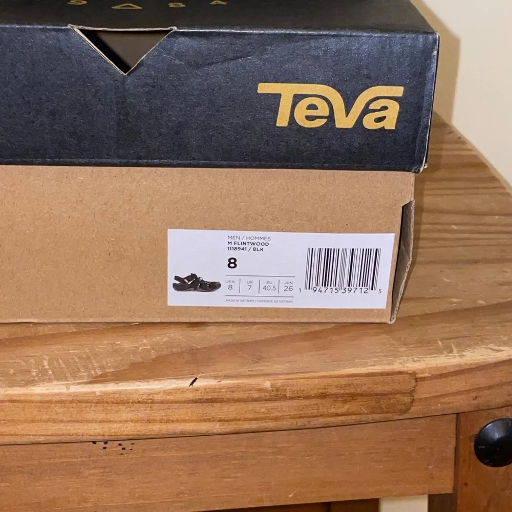 EUC Teva Men’s Flintwood Black Closed Toe Water Creek Beach Shoes Sandals w/ Box
